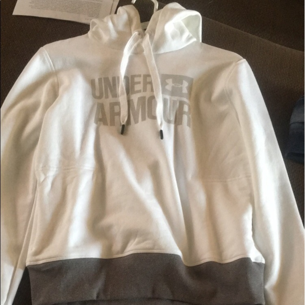 Women’s size small Under Armour sweatshirt